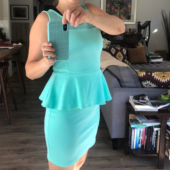 Cute Slim Fitting Summer Dress - Size Medium (fits size small) - Picture 3 of 5